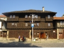 Фасадата на 175-годишната Лафчиева къща засия в автентичния си вид 